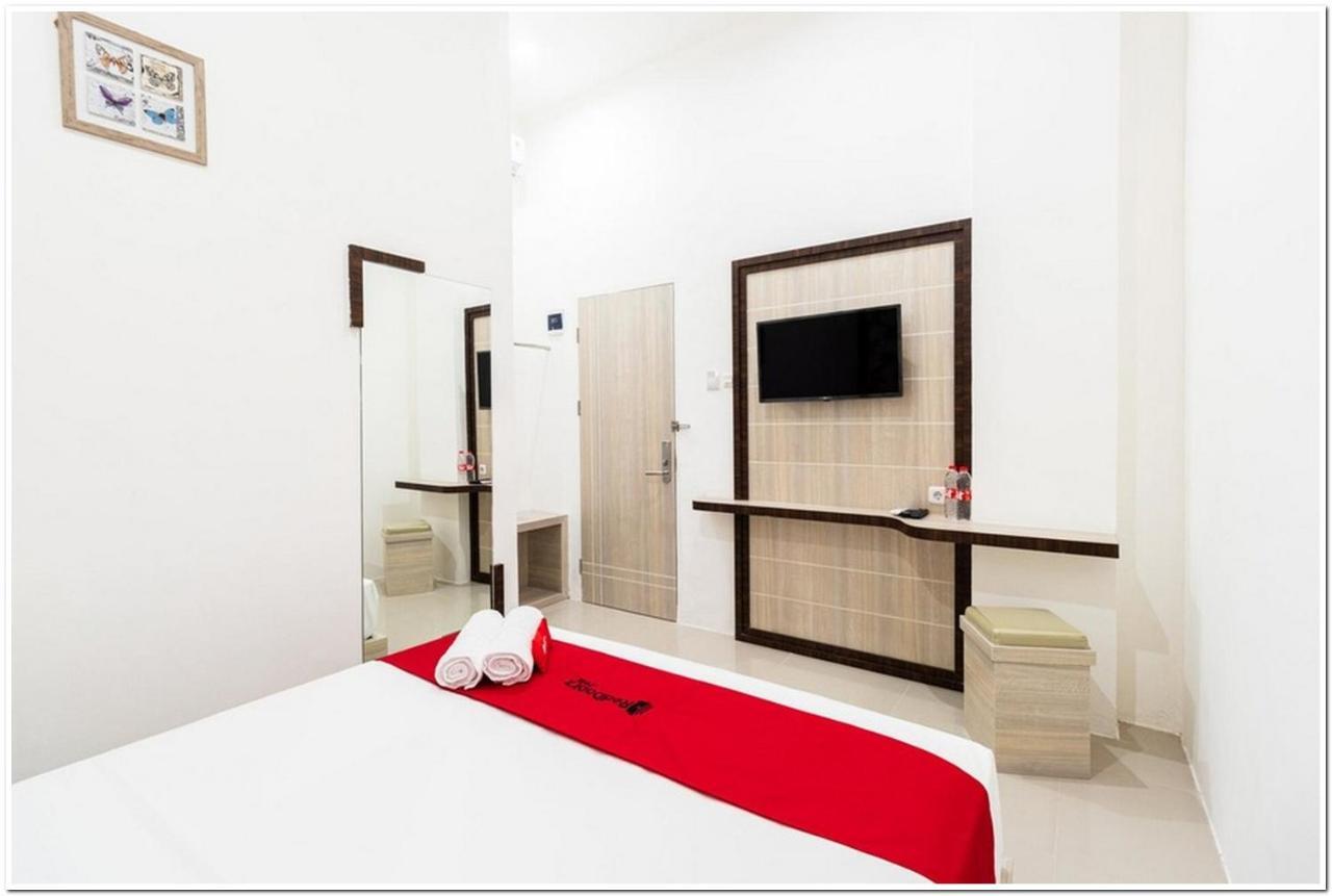 Reddoorz Plus @ Centrium Katamso מדאן מראה חיצוני תמונה
