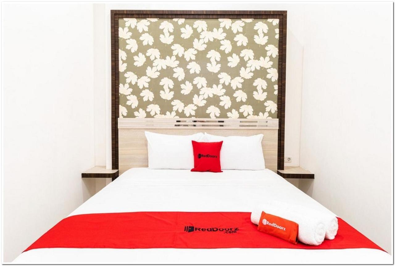 Reddoorz Plus @ Centrium Katamso מדאן מראה חיצוני תמונה