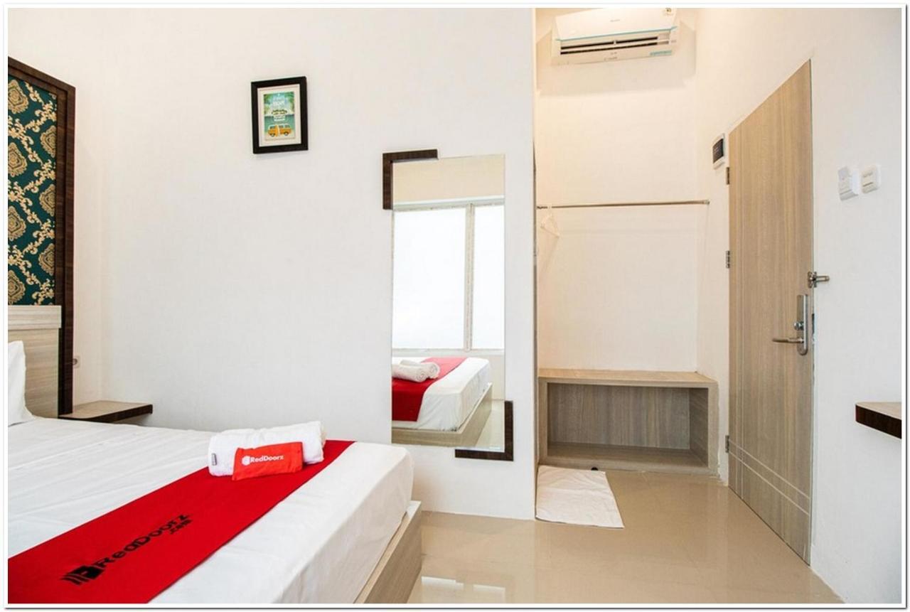 Reddoorz Plus @ Centrium Katamso מדאן מראה חיצוני תמונה